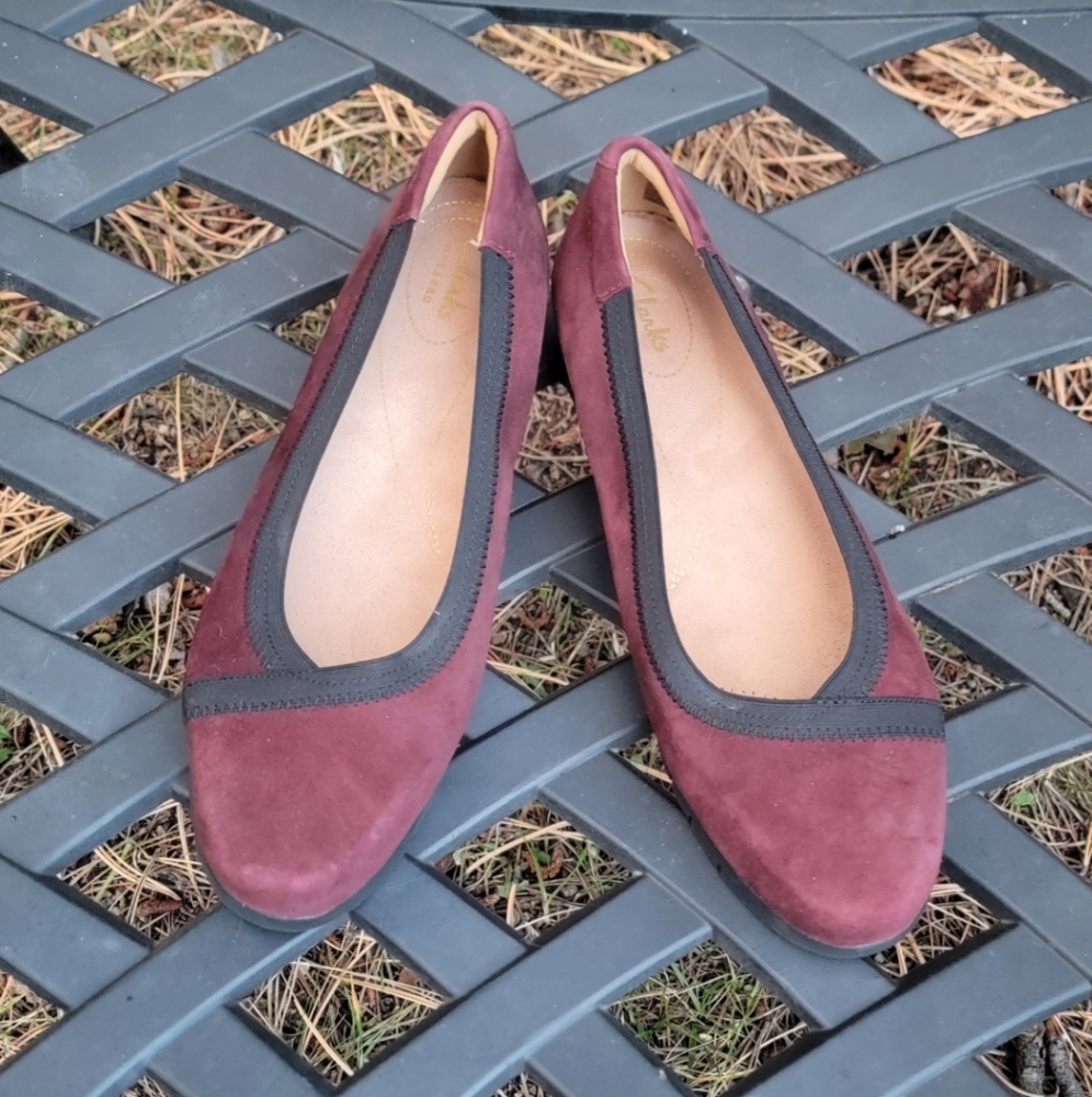 9.5 WIDE Clarks Daelyn Hill Suede Velvet Burgundy Red Maroon Slip On Loafers